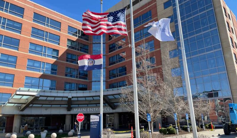 Cullen-Ralphs-IMG_1054-min Main entrance of Boone Health hospital with flags in front of entrance